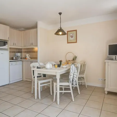Le Rouret 2p4p Std Apartment