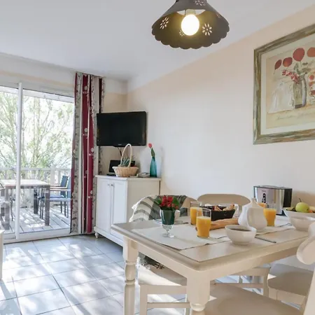 Le Rouret 2p4p Std Apartment